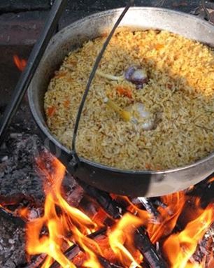 Плов на костре в казане с бараниной