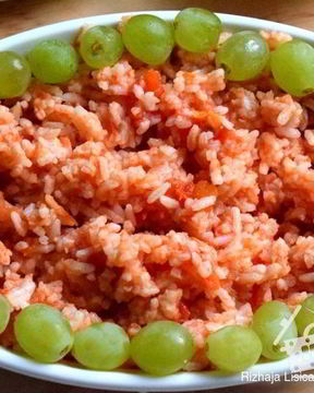 Плов с томатом и виноградом