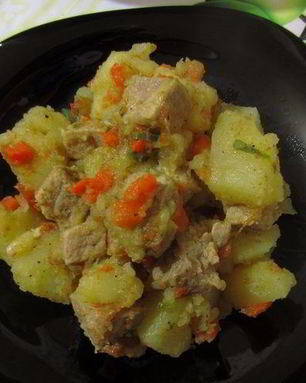 Картофельное рагу со свининой