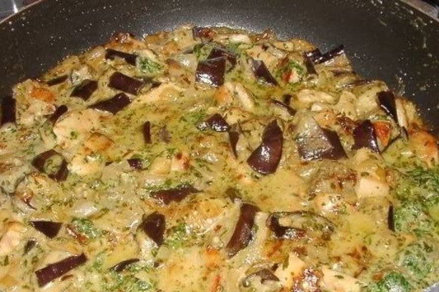 Рецепт куриное рагу с баклажанами в сметане