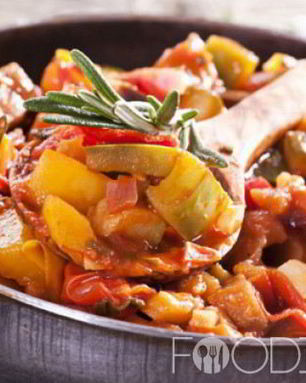 Овощное рагу с кабачками, баклажанами и мясом