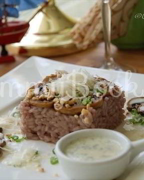 Красное ризотто с горгонцоловым соусом