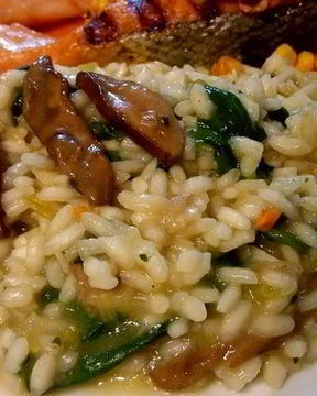 Ризотто с белыми грибами и шпинатом