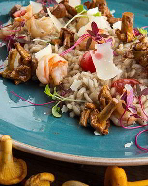 Ризотто с лисичками и креветками в трюфельном соусе