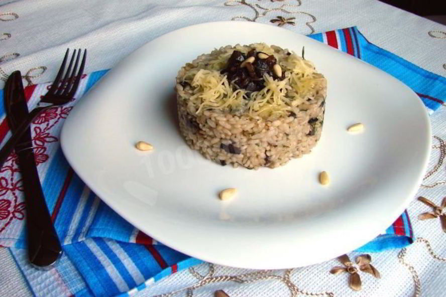 Рецепт ризотто с замороженными грибами и пармезаном