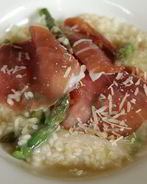 Ризотто со спаржей и пармской ветчиной