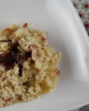 Запеченное в духовке ризотто с луком-пореем и панчеттой