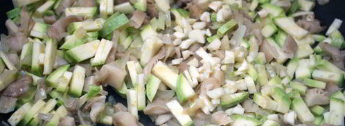 зеленое ризотто с грибами. Шаг 3