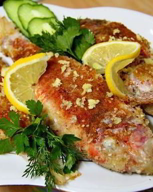 Барабулька, жаренная в сухарях с кунжутом