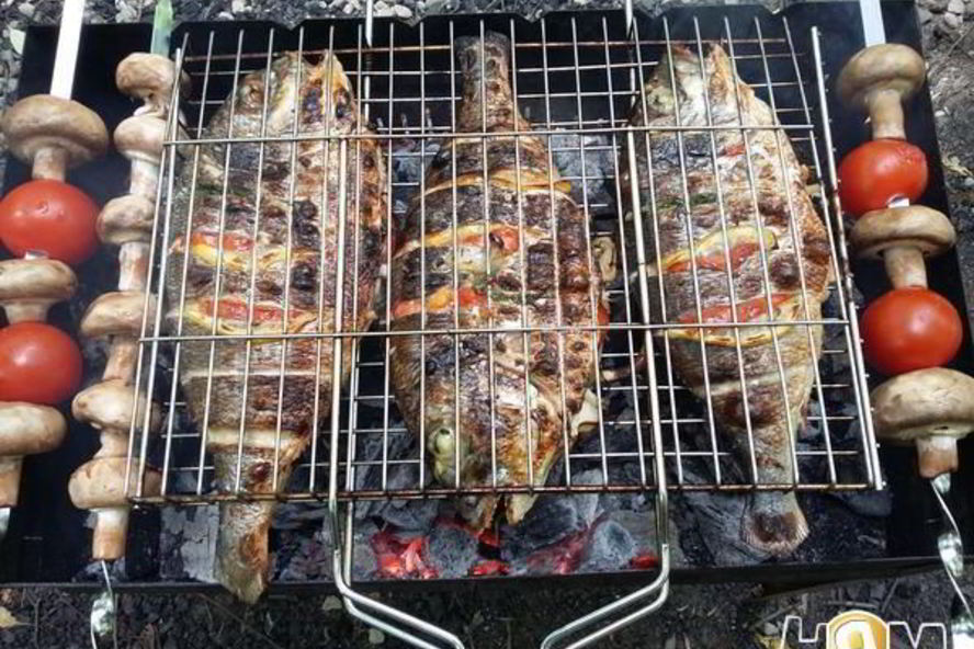 Рецепт дорада с овощами, запеченая на углях