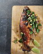 Форель с сальсой из авокадо