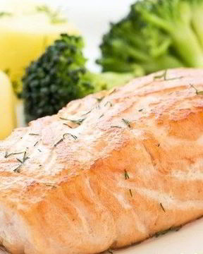 Лосось с брокколи