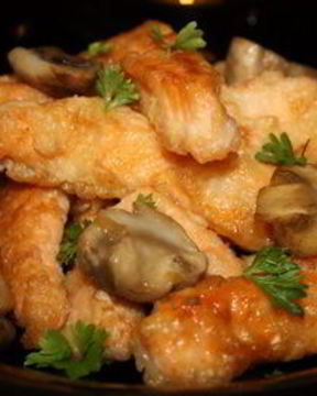 Лосось в кляре с грибами