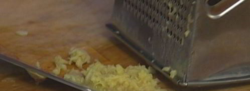 маринованная семга на гриле с хлебом и салатом. Шаг 2