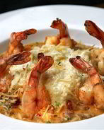 Острые креветки с голубым сыром и сельдереем