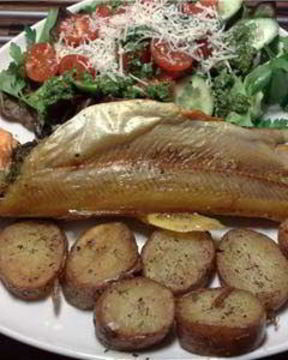 Рыба, запеченная с песто