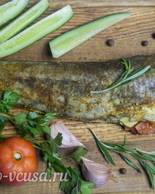 Рыба, запеченная с помидорами и розмарином