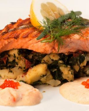 Семга гриль с креветочным соусом