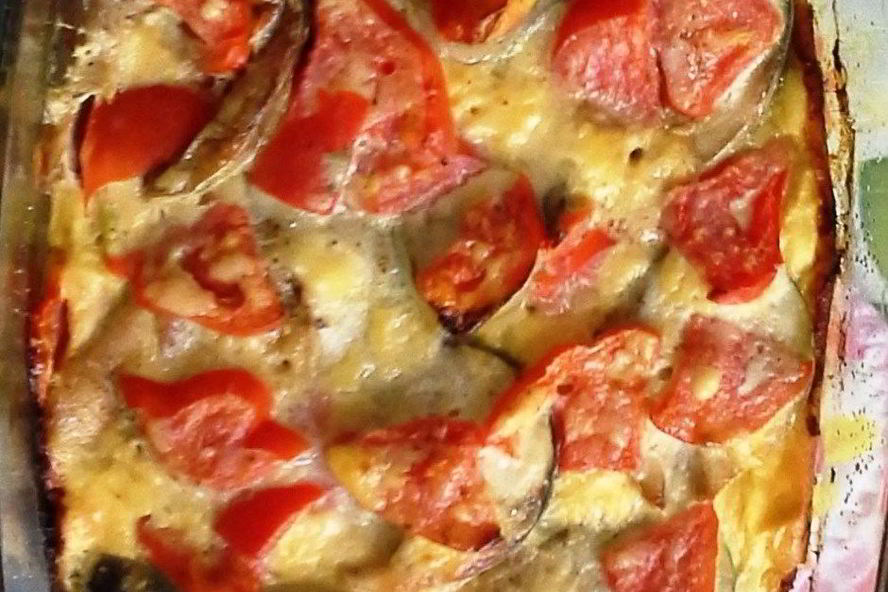 Рецепт скумбрия с овощами под сметанной заливкой