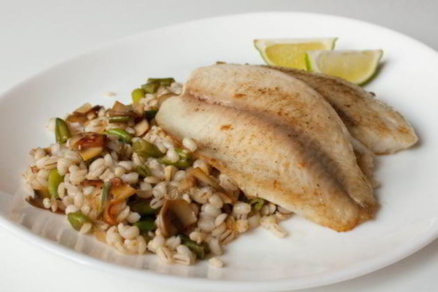 Рецепт тилапия с салатом из грибов и перловой крупы