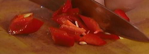 тушеный палтус с перцем и зеленью. Шаг 3