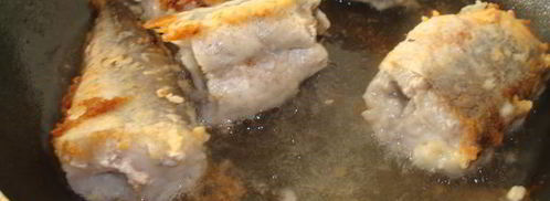 жареная рыба с картошкой и луком. Шаг 7