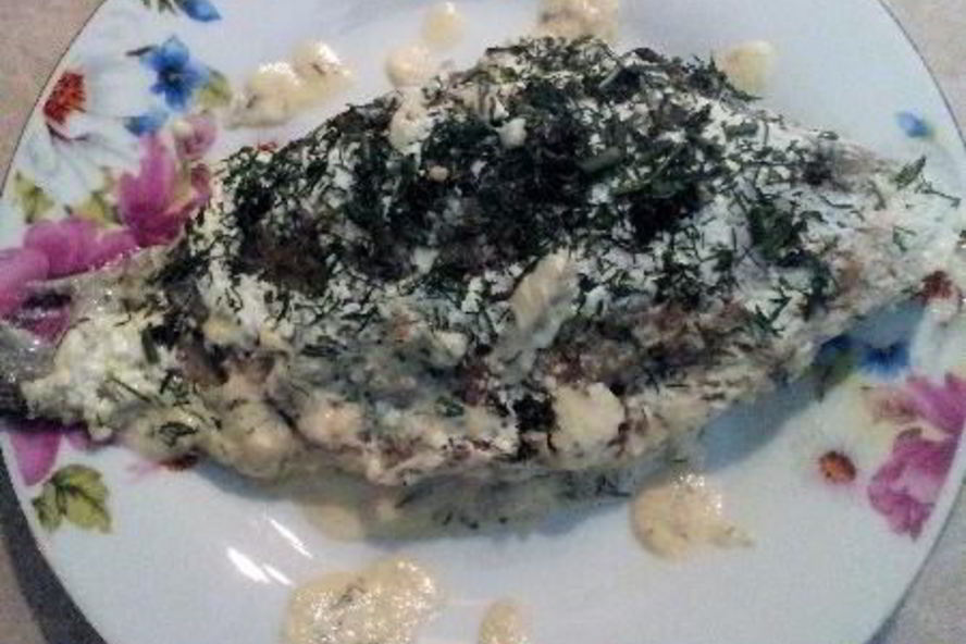 Рецепт жареные карасики в сметане с петрушкой