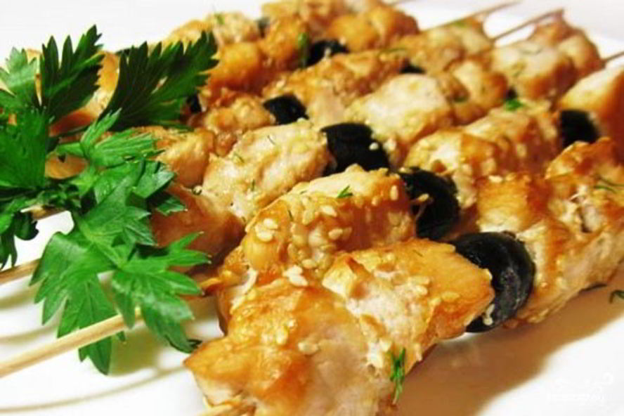 Рецепт куриный шашлык в соевом маринаде с маслинами