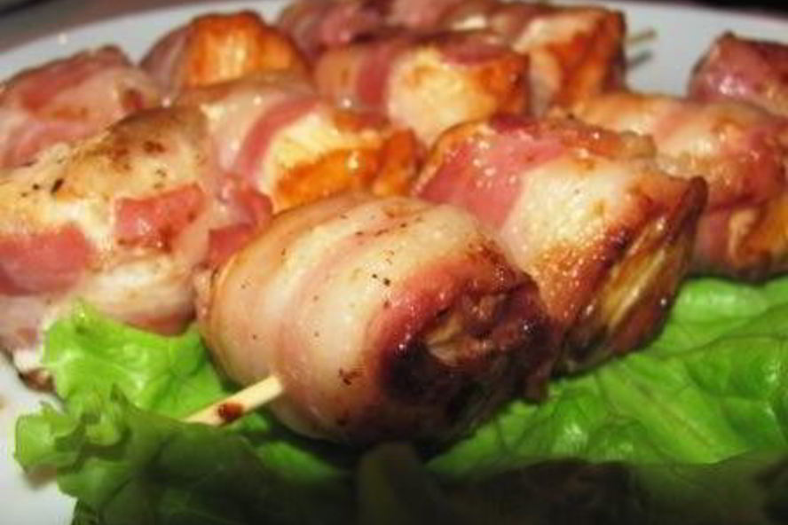 Рецепт шашлычки из семги с беконом