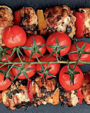 Шашлычки из цесарки с помидорами черри и сладким перцем
