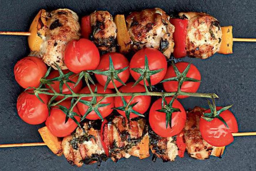 Рецепт шашлычки из цесарки с помидорами черри и сладким перцем