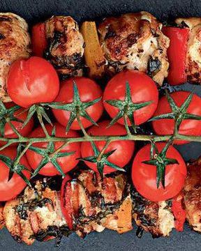 Шашлычки из цесарки с помидорами черри и сладким перцем