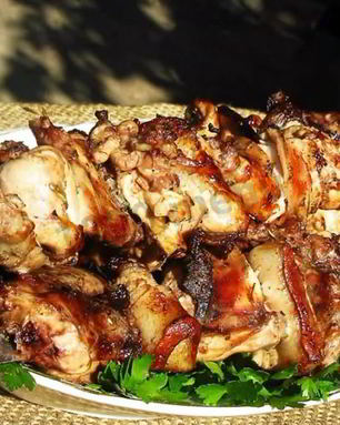 Шашлык из кролика с салом