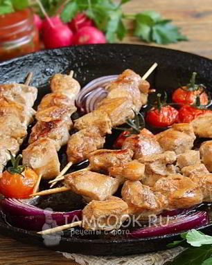 Шашлык из курицы на сковороде