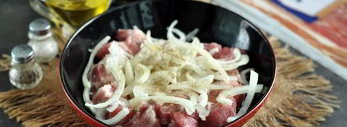 шашлык из свинины на сковороде. Шаг 4