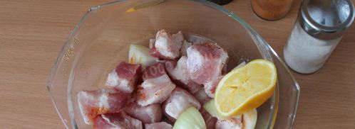 шашлык из свинины с лимоном и луком. Шаг 2