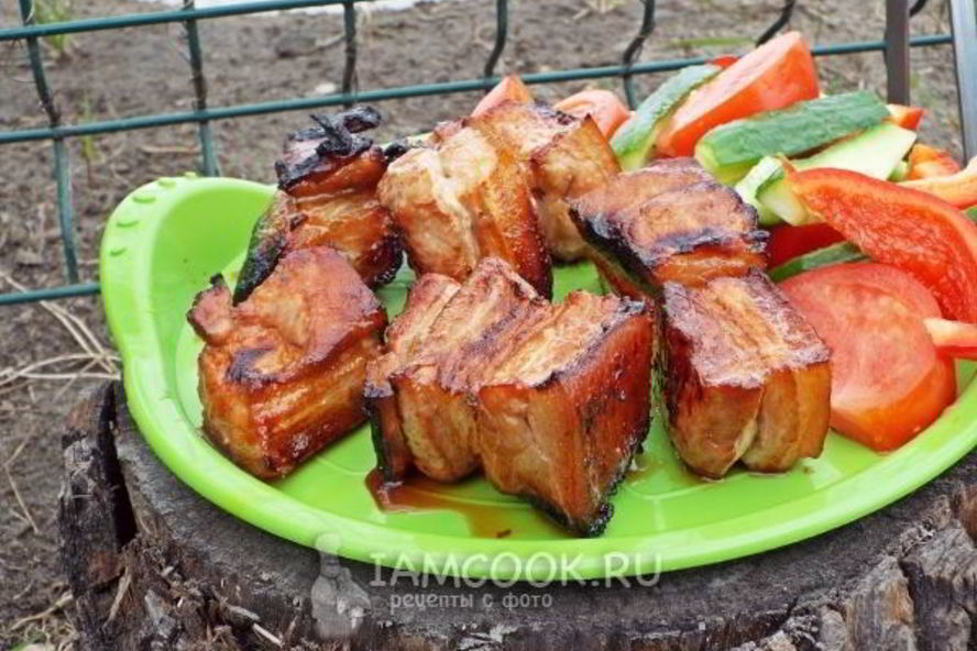Рецепт шашлык из свиной грудинки в томатно-соевом маринаде с медом