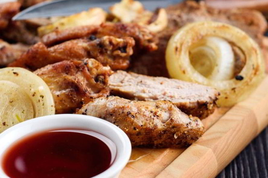 Рецепт шашлык в маринаде из лука, помидоров и специй