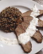 Говяжий стейк с соусом из хрена