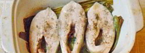 рыбные стейки на листьях пража. Шаг 4