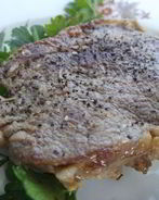 Сочный стейк из свинины