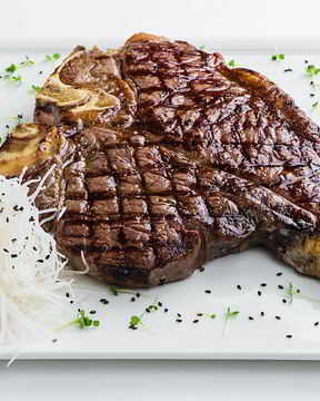 Стейк фиорентино на гриле — тосканская кьянина