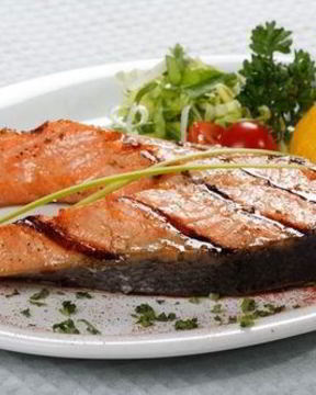 Стейк из форели на углях