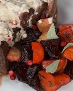 Стейк из говядины с печеными корнеплодами