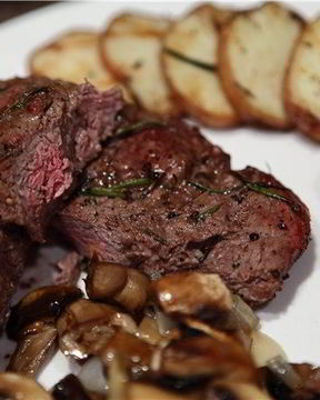 Стейк из говядины в аэрогриле