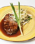 Стейк рибай с соусом демиглас