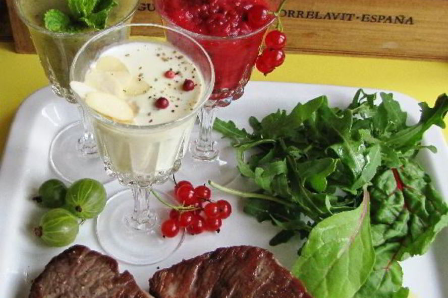 Рецепт стейк с летним трио соусов для девочек