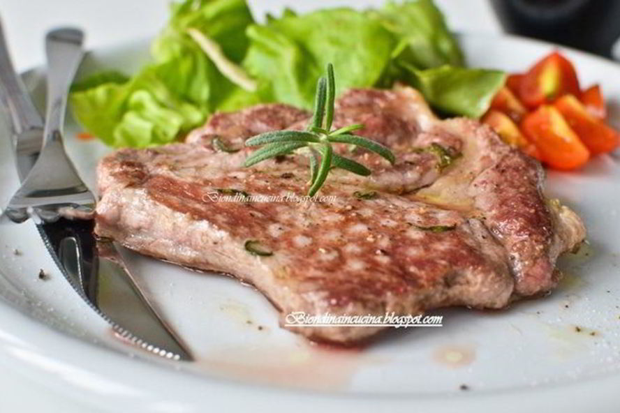 Рецепт стейк в маринаде из розмарина и чеснока