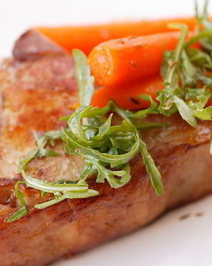 Жареные свиные стейки