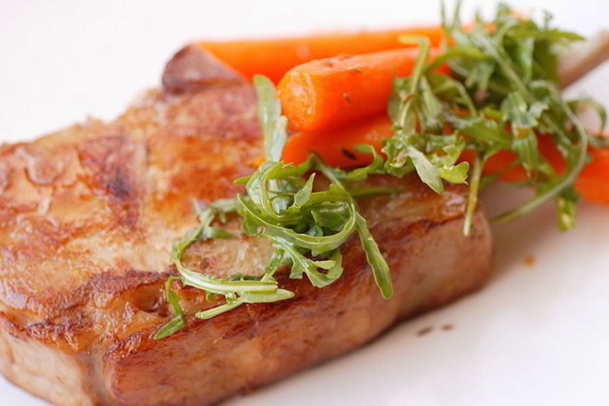 Рецепт жареные свиные стейки